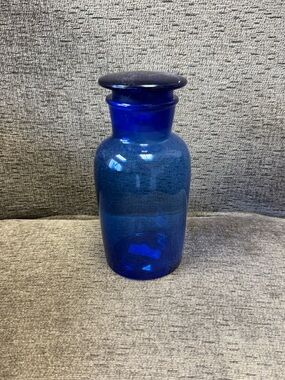 Vintage Pier 1 Cobalt Blue Glass Apothecary Jar Canister with Lid.